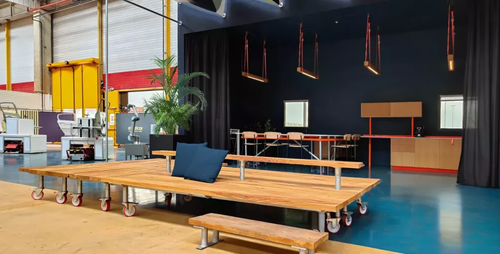 Nouvelle identité, signalétique, architecture d'intérieur pour Excelcar